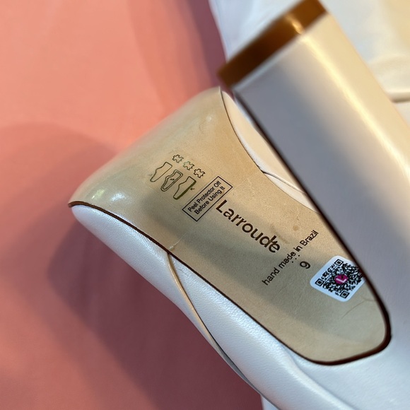 New Larroude Hand Made Leather Boots. Bone. Size 9. - Picture 9 of 9